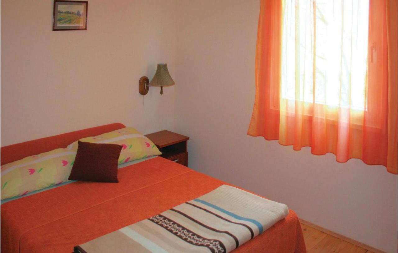2 Bedroom Cozy Home In Bosiljevo Eksteriør billede