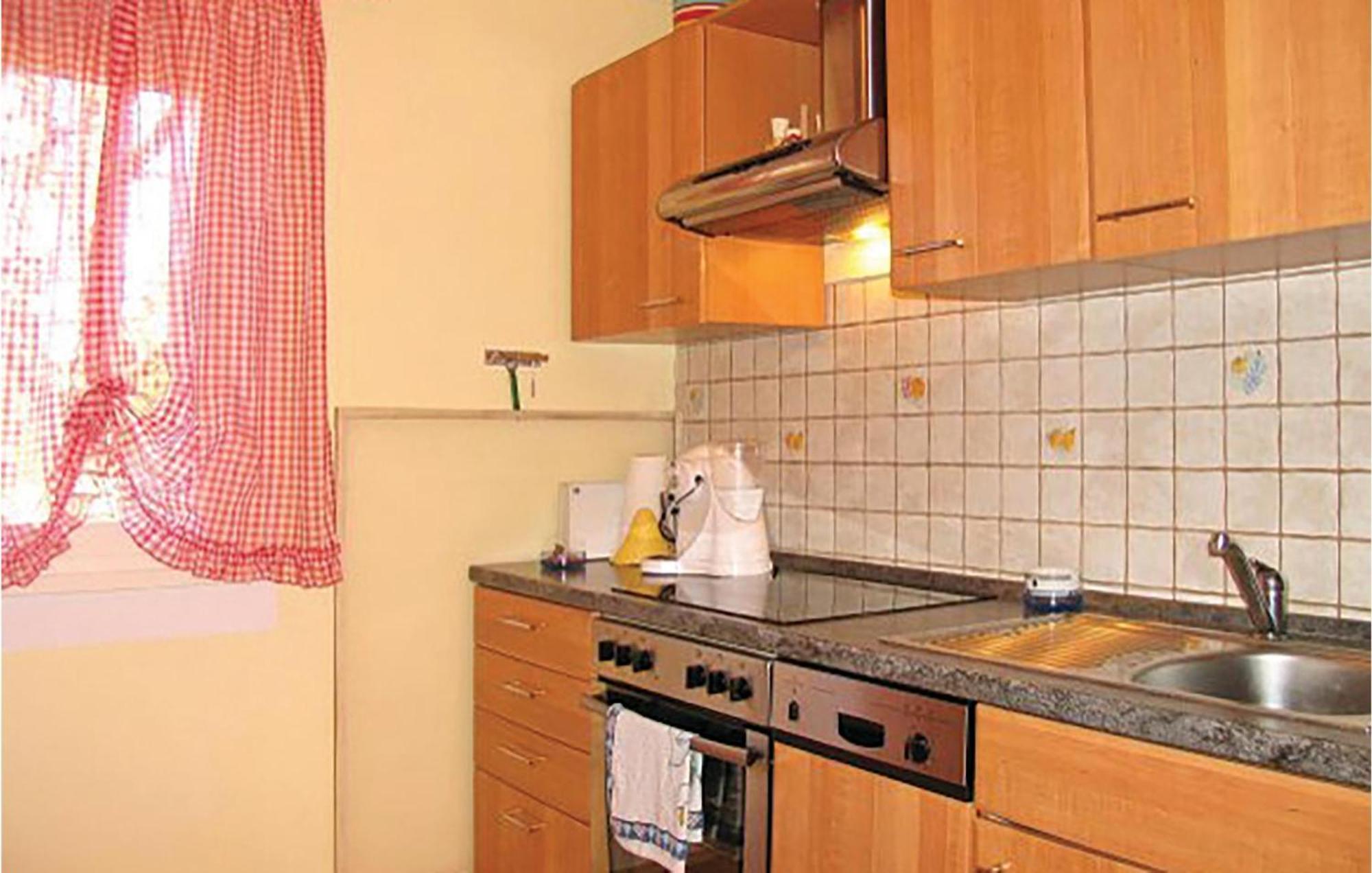 2 Bedroom Cozy Home In Bosiljevo Eksteriør billede